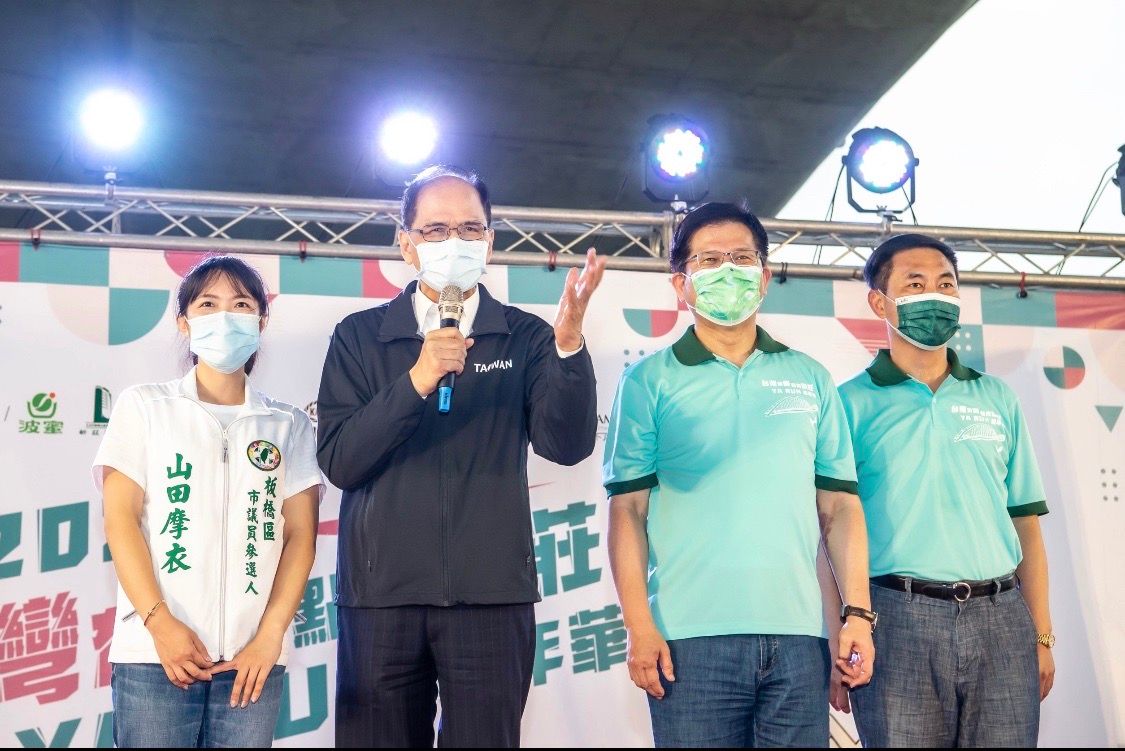 ▲立法院長游錫堃日前宴請新北旅北同鄉會理事長，替子弟兵林佳龍奔走號召，固樁鞏固「龍少主」選情不言而喻。（圖／游錫堃辦公室提供）