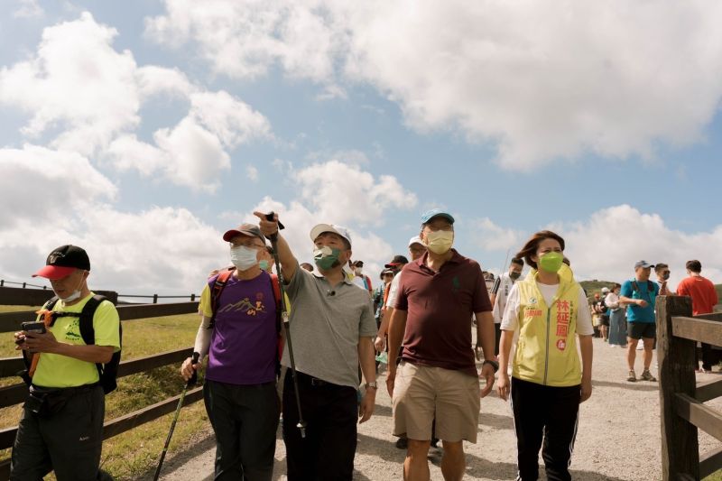 ▲陳時中與謝金河一起爬陽明山,2人相談甚歡,暢談「綠色台北」願景。(圖/陳時中辦公室提供)
