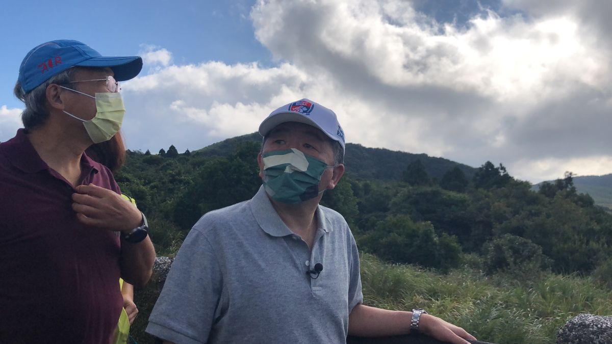 ▲陳時中與謝金河一同爬陽明山，暢談綠色台北願景。（圖／陳時中辦公室提供）