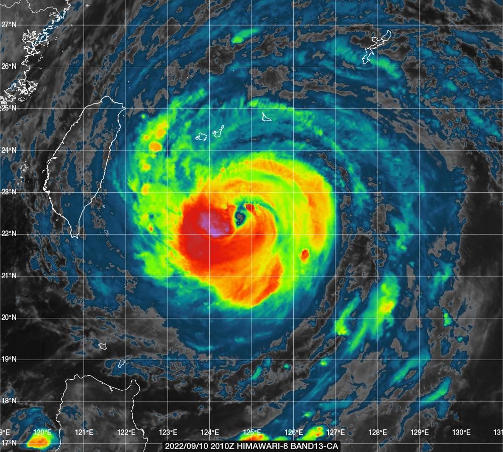 ▲中颱「梅花」在雷達圖上已經明顯「長眼睛」，顯見其威力不容小覷。（圖／翻攝自台灣颱風論壇｜天氣特急）