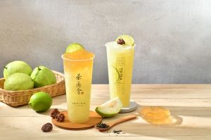 ▲茶湯會中秋節「全品項」買四送一！左起：芭樂檸檬綠茶、鮮桔甘梅檸檬綠茶。（圖／茶湯會提供）