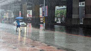 ▲梅花颱風外圍環流帶來大量降雨，水利署將新北市烏來區列入一級警戒。（圖／NOWnews攝影中心）