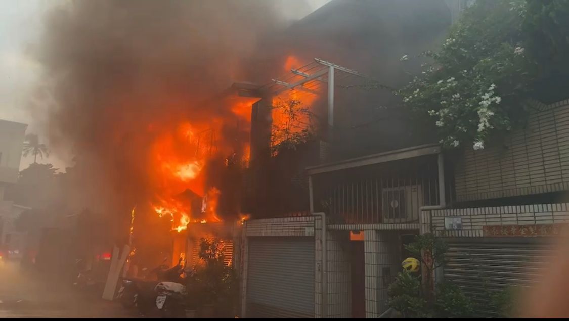 ▲台南民宅傳出火警，屋內3人已成焦屍。（圖／翻攝畫面）