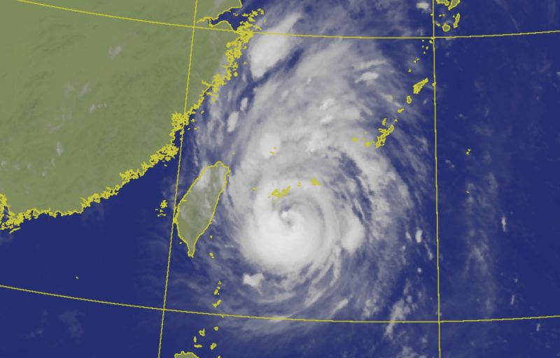 ▲梅花颱風持續北轉，預估明後兩天速度將相當緩慢，對台灣陸地天氣影響將持續到週三下半天。（圖／翻攝中央氣象局官網）