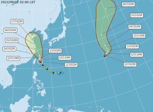 ▲今晨日本東南方遠海有一熱帶低氣壓，將發展成第13號颱風「莫柏」，向東北轉北進行，非常遙遠，對台無影響。（圖／中央氣象局）