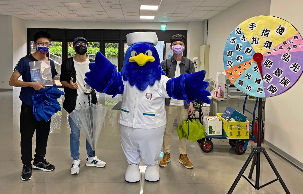 ▲弘光科技大學開學，舉辦「大學生、禮貌聲─開學防疫禮貌週」活動(圖／弘光科大提供2022.9.12)