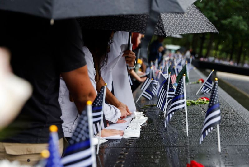 ▲美國民眾悼念911事件。(圖/美聯社/達志影像)