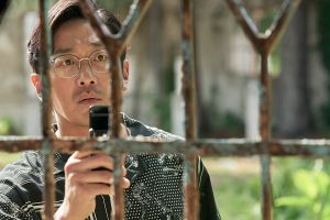 ▲劇中,河正宇因魚貨貿易被張震勒索。(圖/Netflix) ▲劇中,河正宇因魚貨貿易被張震勒索。(圖/Netflix)