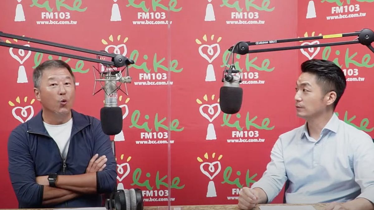 ▲台北市長參選人蔣萬安12日晚間，接受資深節目製作人王偉忠的廣播節目專訪。（圖／翻攝中廣流行網直播）