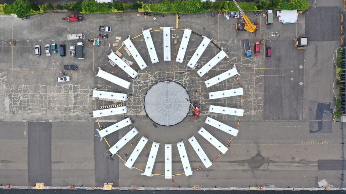 ▲高市府日前公開了「台灣設計設計台灣X22組台灣設計力」的展區空拍圖，22只貨櫃排列成圓的壯闊氣勢已讓人驚嘆不已。（圖／高市府提供）