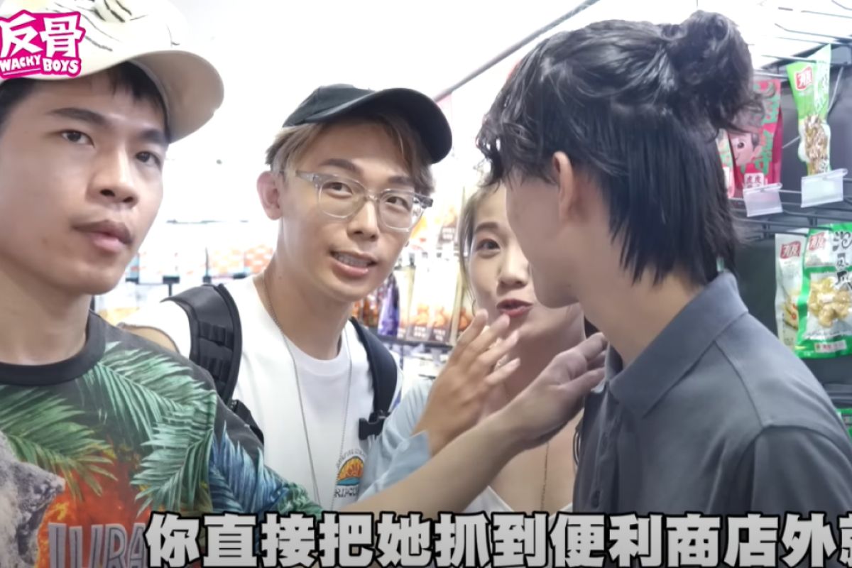 ▲反骨男孩成員酷炫進行整人計畫，找泰國店員假裝抓女友到柬埔寨，柔柔哭倒在地。（圖／Youtube：WACKYBOYS 反骨男孩） 