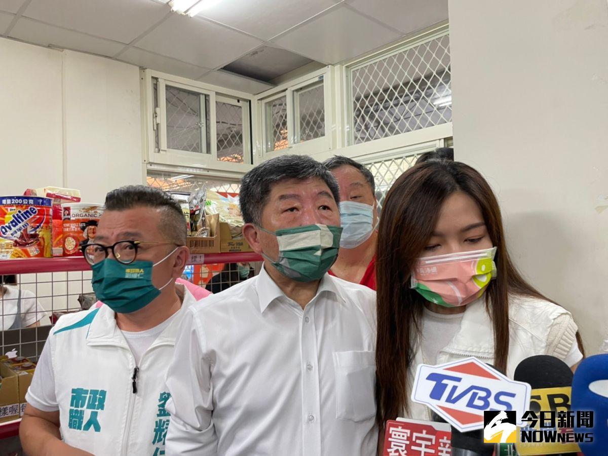 ▲陳時中今日參訪南機場食物銀行，並於受訪時針對盜圖爭議道歉。（圖／記者黃宣尹攝，2022.09.13）