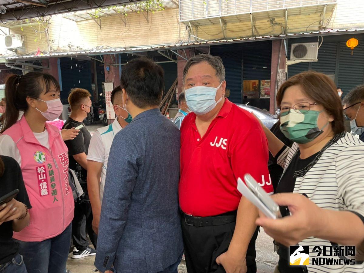▲陳時中今日拜訪南機場食物銀行，有「地表最強里長」之稱的方荷生也到場同台。（圖／記者黃宣尹攝，2022.09.13）