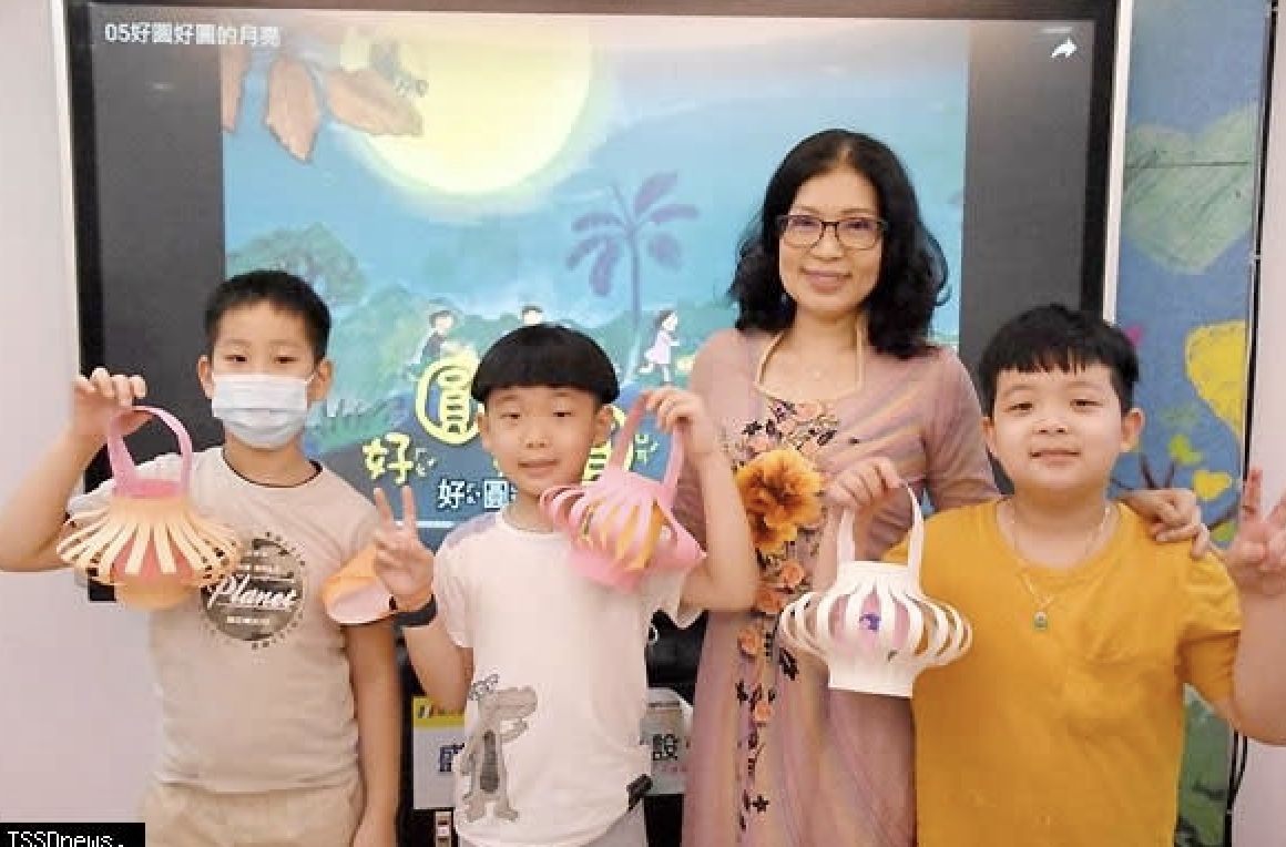 ▲越南語老師武氏芳恆耐心教導令人讚賞。（圖／新北市教育局提供）