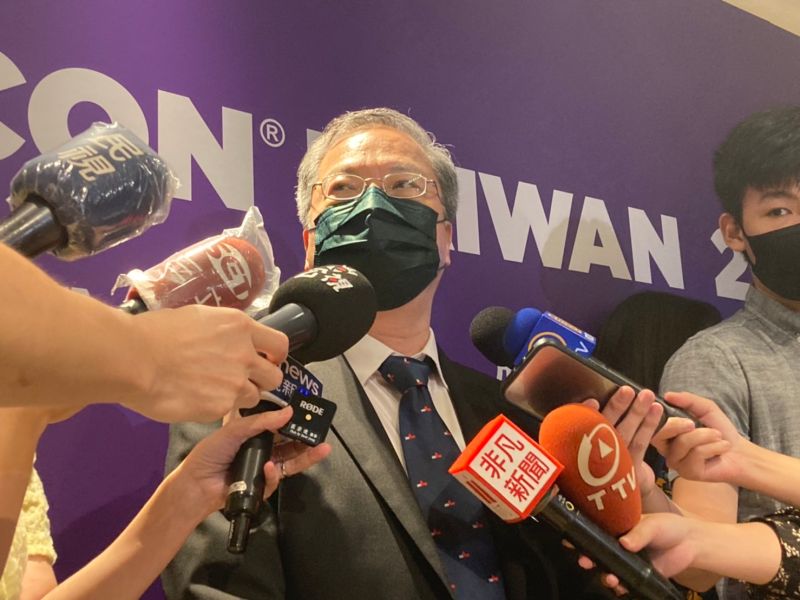 ▲國發會主委龔明鑫今表示,台灣半導體短時間會受存貨去化影響,長期來看,需求仍存,是牽涉到全世界數位及淨零2大轉型是否能成功的重要關鍵。(圖/記者鄭妤安攝影)