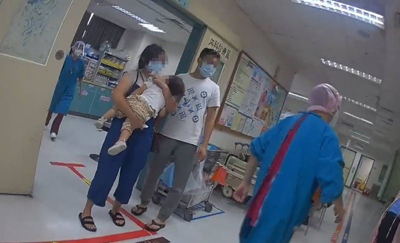 1歲女童突抽搐父母焦急求救 警協助開道送醫救回一命