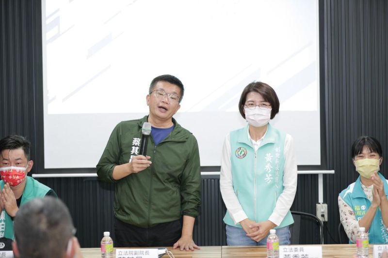 ▲黃秀芳、蔡其昌獲民進黨徵召後首次合體，蔡承諾將促成串連中彰生活圈的捷運綠線早日通車到彰化。（圖／黃秀芳競總提供，2022.09.13）