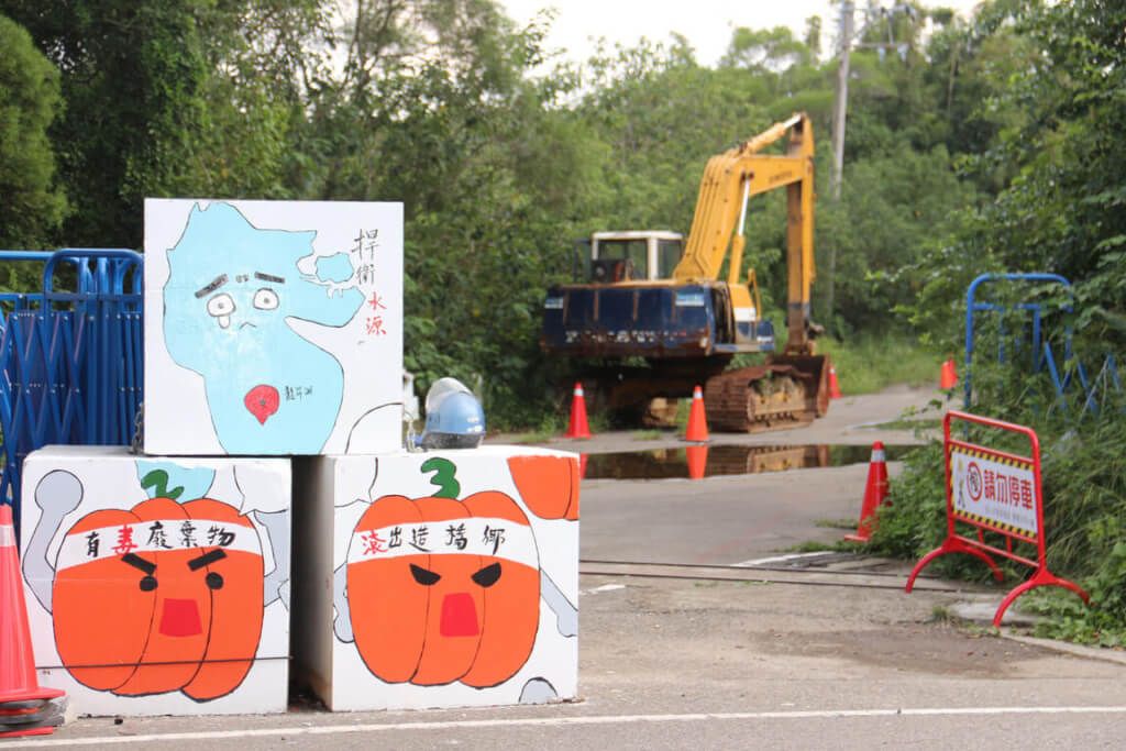 ▲苗栗縣造橋鄉坤輿掩埋場開發案同意設置文件15日將屆期失效，反坤輿自救會13日表示，鄉親長期與業者對抗的苦難日子將過去，糾纏20多年的廢棄物掩埋場夢靨終要落幕。中央社記者管瑞平攝 111年9月13日