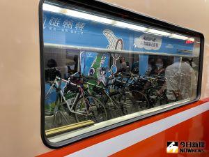 疫後旅遊新風貌 台鐵攜雄獅推出雙鐵列車 ▲「兩鐵旅遊列車」特色行程,即將於 10 月 21 日正式啟航,主打「大交通靠火車,小交通靠鐵馬」的新臺灣旅遊模式。(圖/記者黃仁杰攝,2022.09.14)