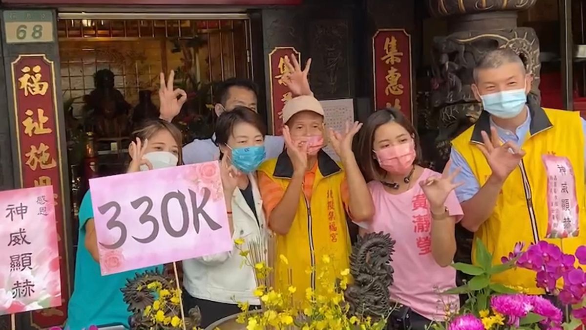 ▲台北市長參選人黃珊珊14日前往北投市場掃街拜票，並於會前接受媒體訪問。（圖／黃珊珊辦公室提供）