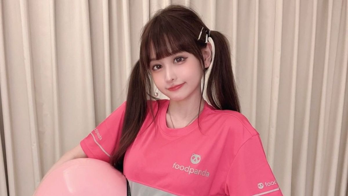 ▲依渟PO出一系列的熊貓制服照，結果大家全聚焦在「下身失蹤」。（圖／翻攝自依渟IG）