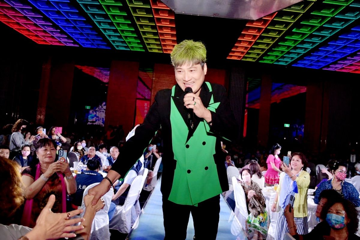 ▲楊哲演唱會延期3次，日前終於順利開唱，他淚談心中遺憾。（圖／豪記唱片提供）