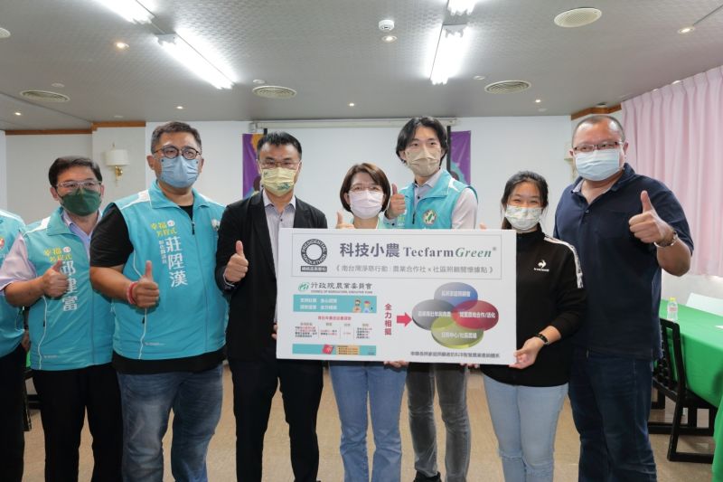 ▲陳吉仲（左三）肯定黃秀芳的農業政見，承諾農委會一定全力配合。（圖／黃秀芳競總提供，2022.09.14）