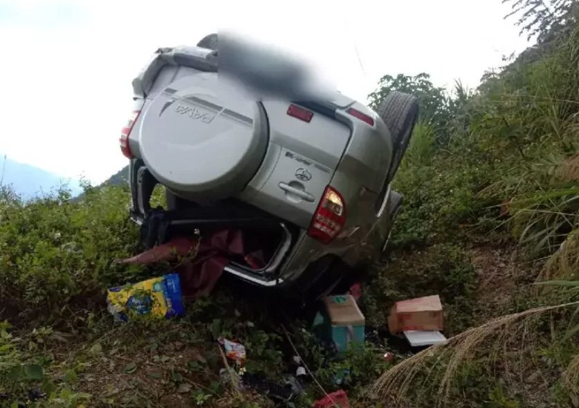 ▲藤枝國家森林遊樂區聯外道路，今（14）日下午2點多，一輛休旅車不明原因掉落邊坡，造成車上5人1死4傷。（圖／民眾提供）