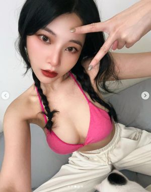 ▲有網友大讚張香香「從十年前漂亮到現在」。(圖/翻攝自張香香IG) ▲有網友大讚張香香「從十年前漂亮到現在」。(圖/翻攝自張香香IG)