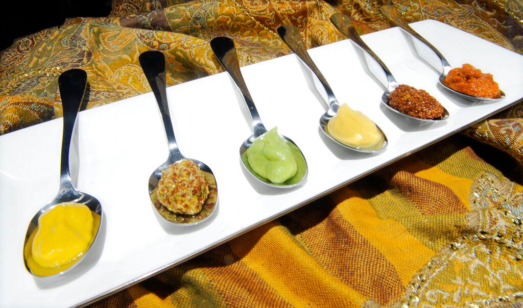 ▲法國人最愛的佐料第戎芥末醬（Dijon mustard）這些日子很難買到，少數搶得到貨的幸運兒也會被超商掛的標誌警告，他們只能帶一瓶回家。（圖／美聯社／達志影像）