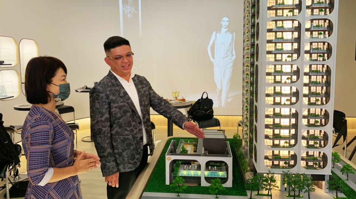 ▲ 農16特區難得的小坪數輕豪宅「遠雄PARK 16」，吸引許多單身高薪族群、想為子女置產的族群賞屋。（圖／記者陳美嘉攝，2022.09.14）