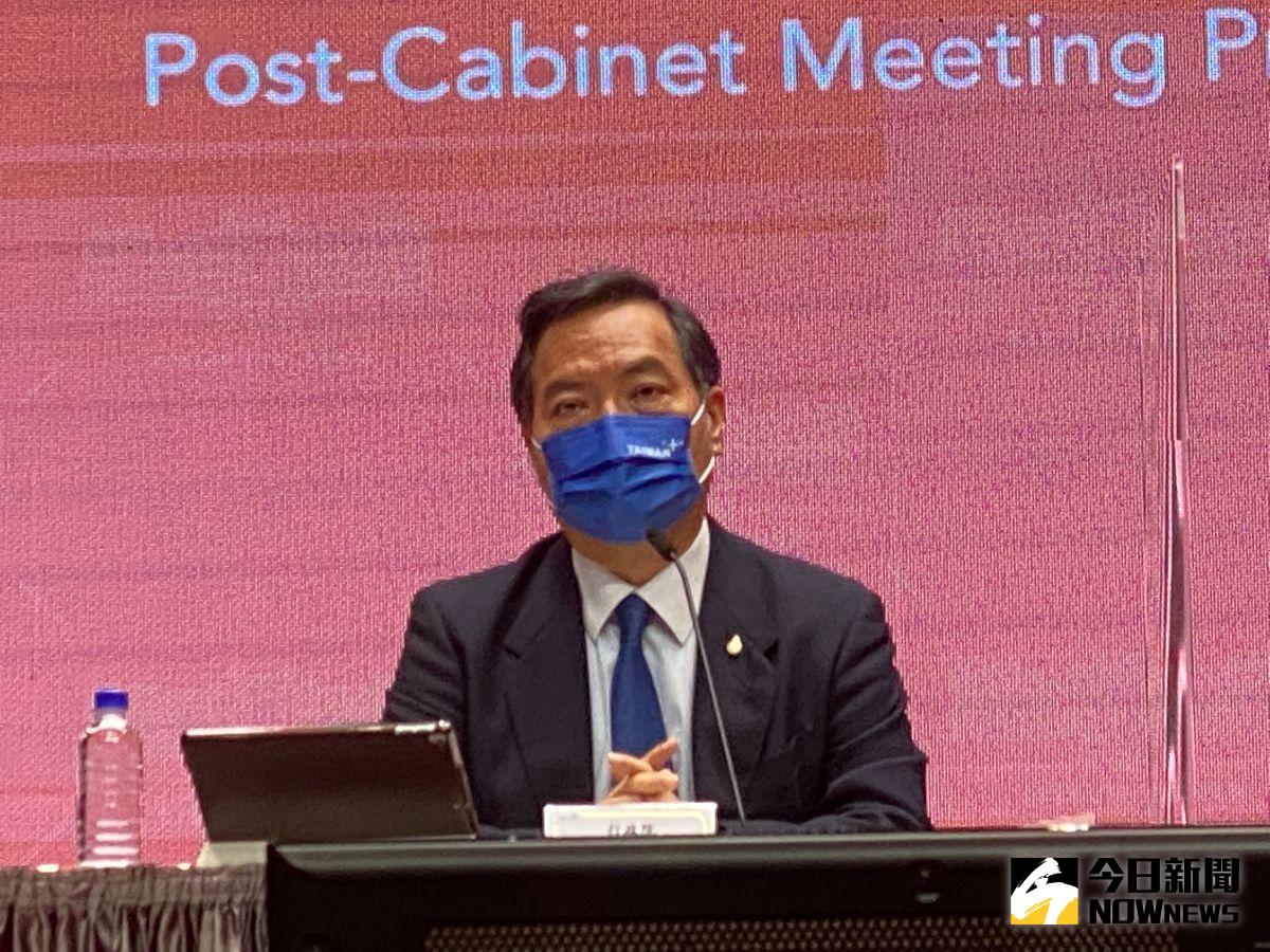 ▲行政院發言人羅秉成表示，蘇揆於行政院會中宣布核定大宗物資降稅延至年底。（圖／記者陳威叡攝，2022.09.15）