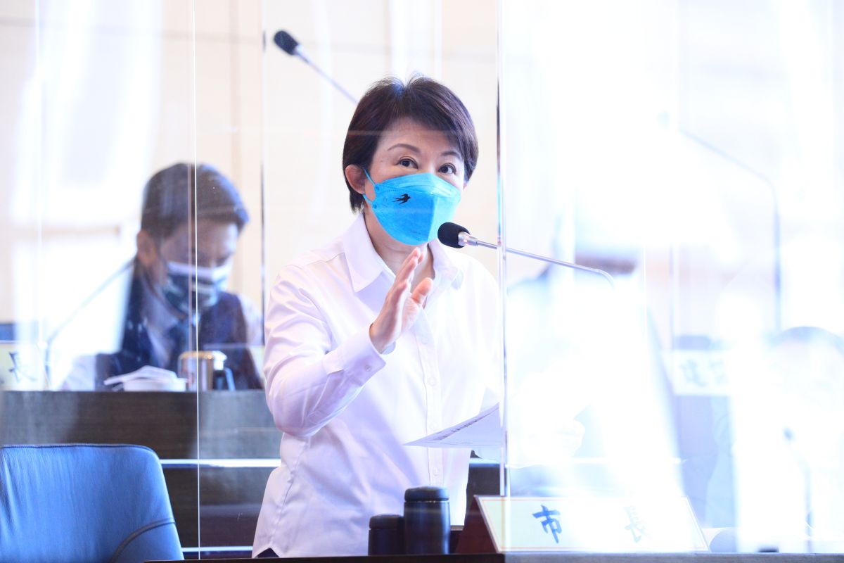 ▲市長媽媽盧秀燕變身女戰神，今為重大建設地方配合款舌戰綠營議員江肇國。（圖／台中市政府提供，2022.09.15）