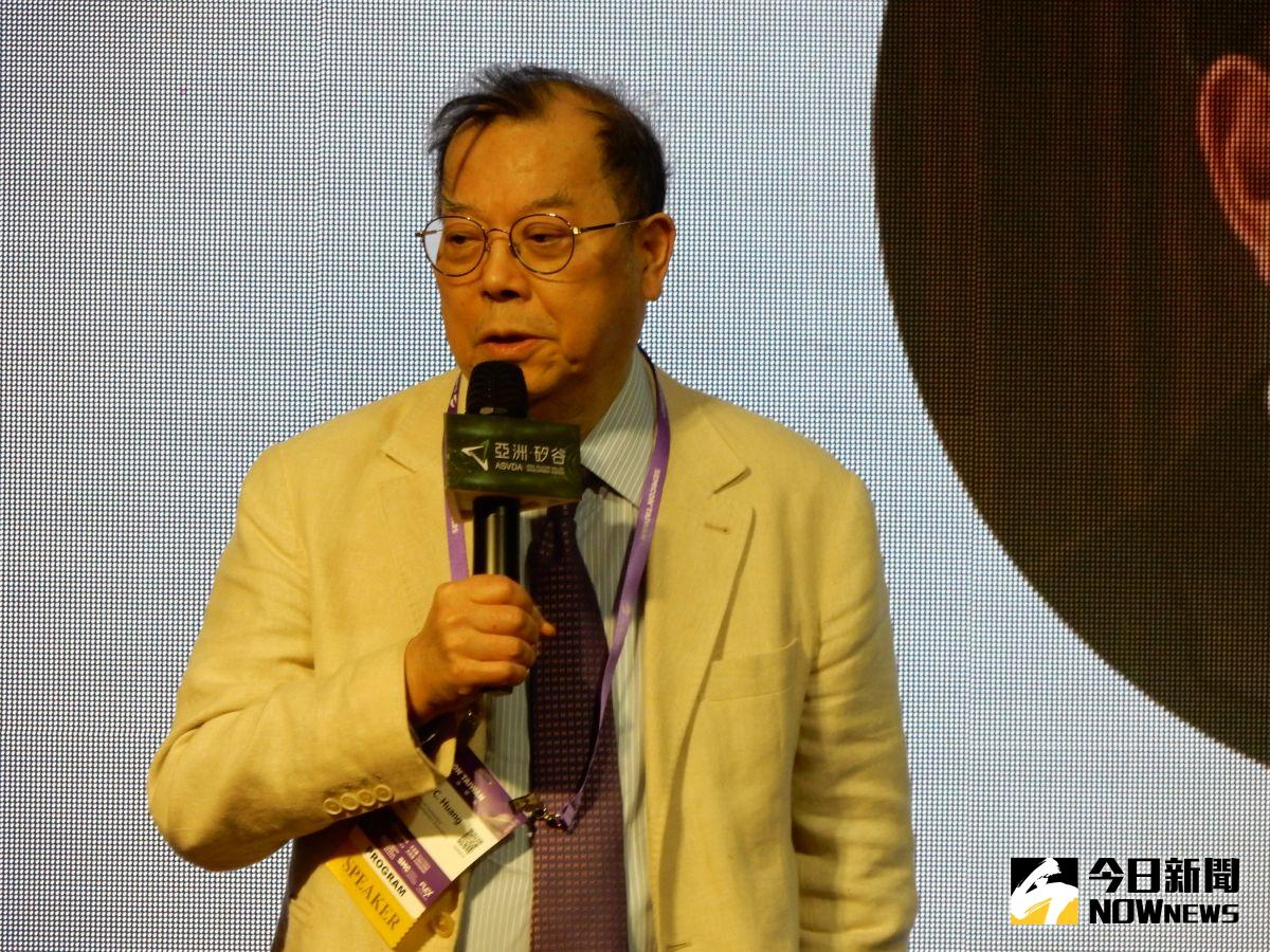 ▲全球智慧車高峰論壇今（15）日下午登場，台灣先進車用技術發展協會理事長黃崇仁分享全球智慧車趨勢。（圖／記者許家禎攝，2022.9.15）