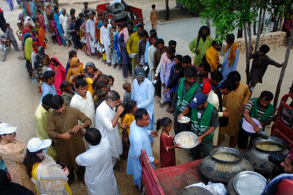 ▲淹沒巴基斯坦大片國土的空前水災已造成近1500人喪生，當局希望為數千萬災民加緊賑災行動。（圖／美聯社／達志影像）