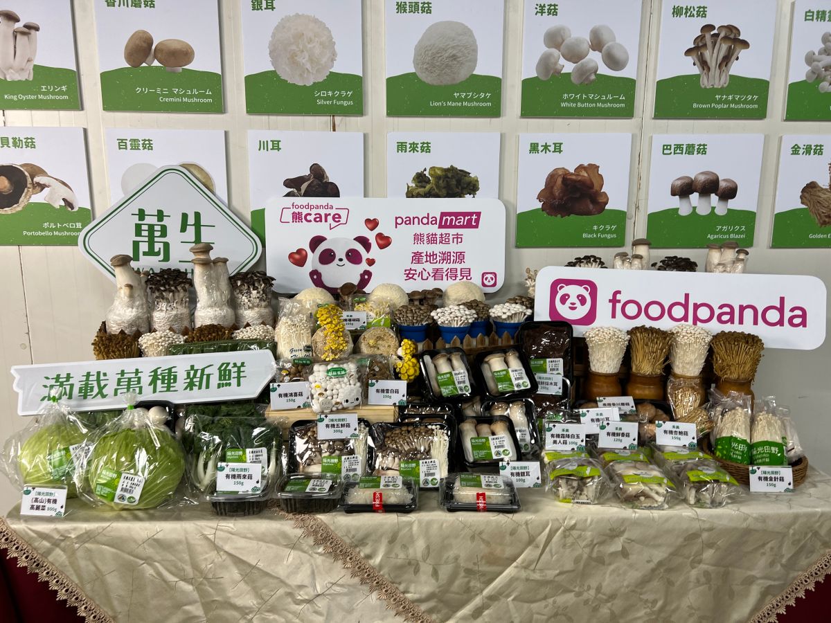 ▲熊貓超市和萬生菇場合作，推出20多款小份量的蔬菜包，很能打中小家庭的料理需求。(圖／記者周淑萍攝)