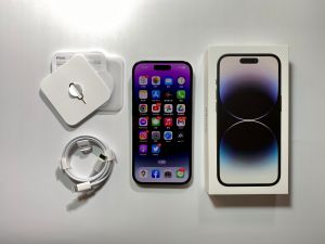 開箱,iPhone 14 Pro。(圖/記者周淑萍攝) ▲開箱,iPhone 14 Pro。(圖/記者周淑萍攝)
