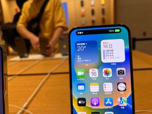 ▲iPhone14、動態島、iPhone14開賣(圖/記者張志浩攝) ▲iPhone14、動態島、iPhone14開賣(圖/記者張志浩攝)
