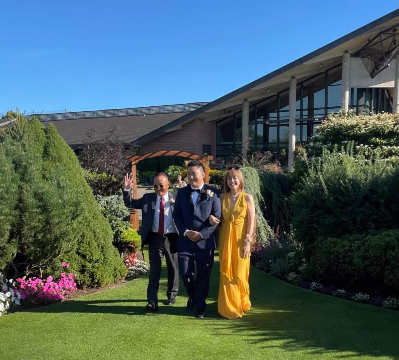 ▲崔麗心宣布升格當婆婆，並曬出多組婚禮現場照片。（圖／翻攝自崔麗心臉書）