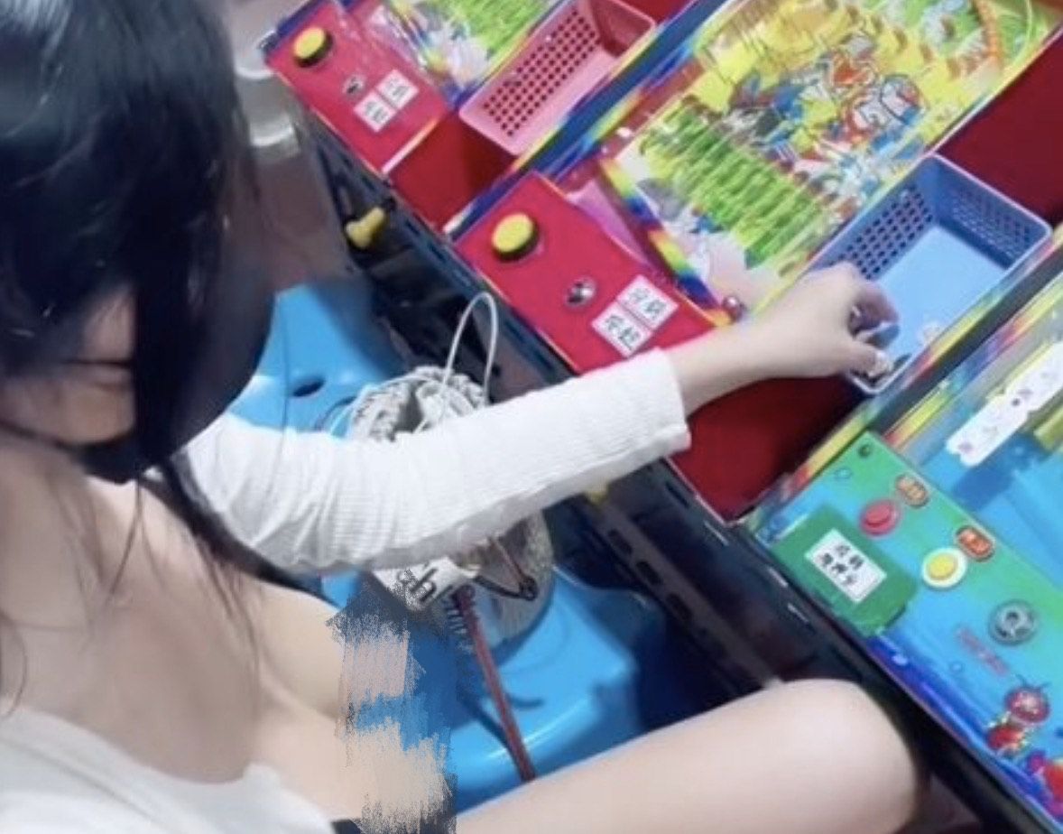 ▲近日，網路就流傳一段「超兇視角」打彈珠的畫面，引起不少人熱議。（圖/Tik Tok@1023_666）