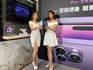 亞太電信開賣iphone14,現場吸引民眾熱烈排隊。(圖/記者鍾怡婷攝) ▲亞太電信開賣iphone14,現場吸引民眾熱烈排隊。(圖/記者鍾怡婷攝)