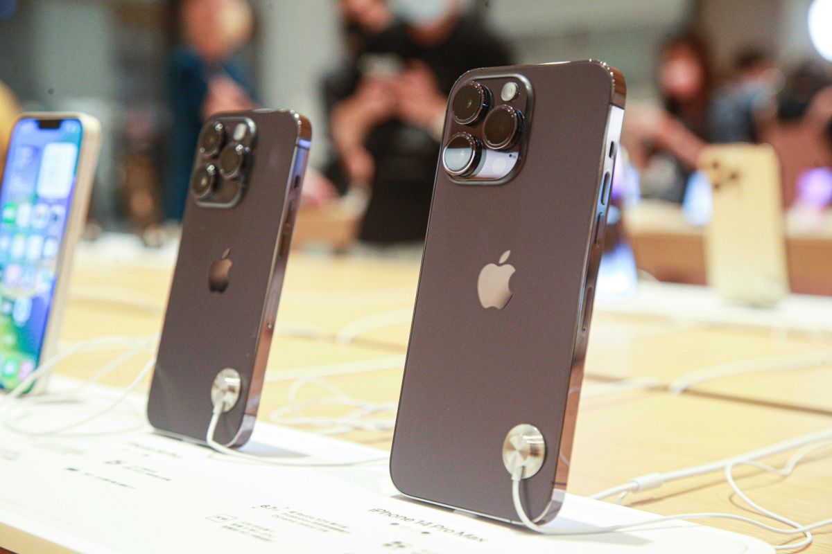 ▲此次 iPhone 14買氣非常旺，尤其 iPhone 14 Pro系列可能會被搶買到缺貨。 （圖／記者葉政勳攝）