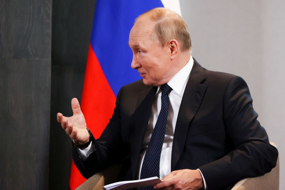 ▲俄羅斯總統蒲亭21日上午宣布局部軍事動員後，俄烏開戰數月以來俄國社會終於「有感」，飛國外的機票瞬間被訂光，俄國各地也再現示威（圖／美聯社／達志影像）