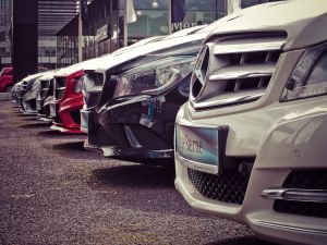 ▲停車場。(示意圖/翻攝Pexels) ▲有網友好奇在寸土寸金的市區內,為何會有地主願意經營停車場。(示意圖/翻攝Pexels)