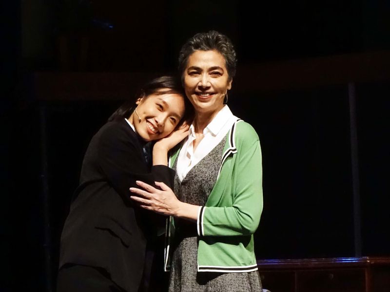 ▲賴佩霞（右）與劉樸在音樂劇裡飾演母女。（圖／全民大劇團提供）