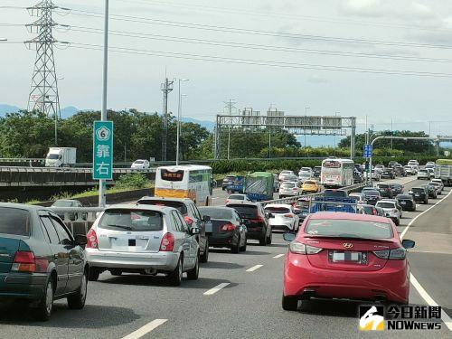 ▲行政院明日將頒布「行人交通安全政策綱領」，並討論通過《道路交通安全基本法》。（資料照片／記者許若茵攝）