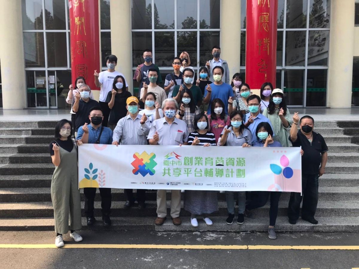 ▲中市「創業巴士」今日由中興大學出發，帶領青創團隊走訪各創業基地。（圖／工策會提供）  