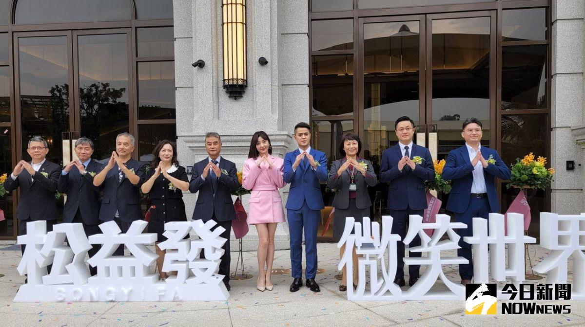 ▲品牌大使郭雪芙南下高雄仁武「微笑世界」大樓剪綵。（圖／記者陳美嘉攝，2022.09.16）