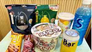 ▲全家本周「康康5」活動有森永牛奶糖雪糕(左下)買一送一,口味有紅豆、珍珠雪糕。(圖/業者提供) ▲全家本周「康康5」活動有森永牛奶糖雪糕(左下)買一送一,口味有紅豆、珍珠雪糕。(圖/業者提供)