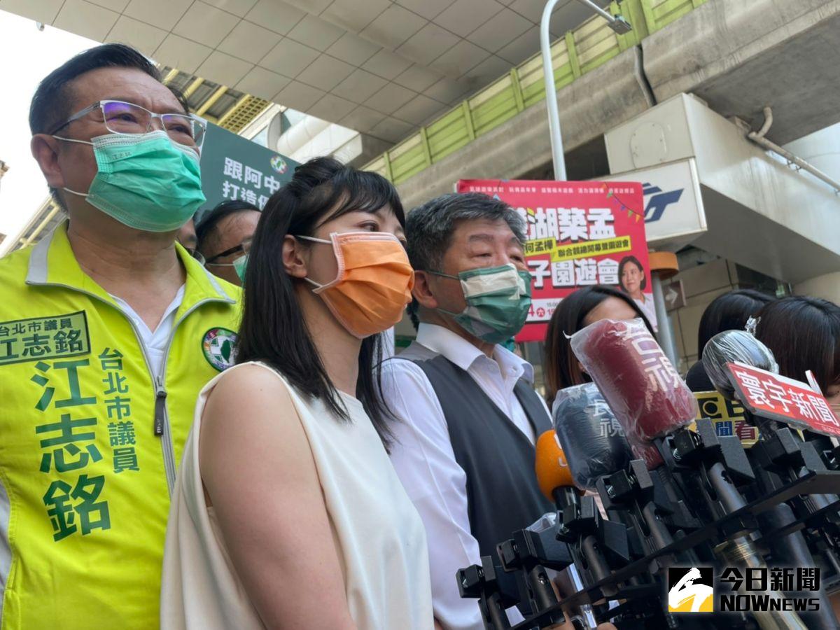 ▲陳時中與高嘉瑜合體受訪，被問及是否會用歌聲擄獲選民，高嘉瑜表示，歌聲交給她，陳時中說政策就可以。（圖／記者黃宣尹攝，2022.09.17）